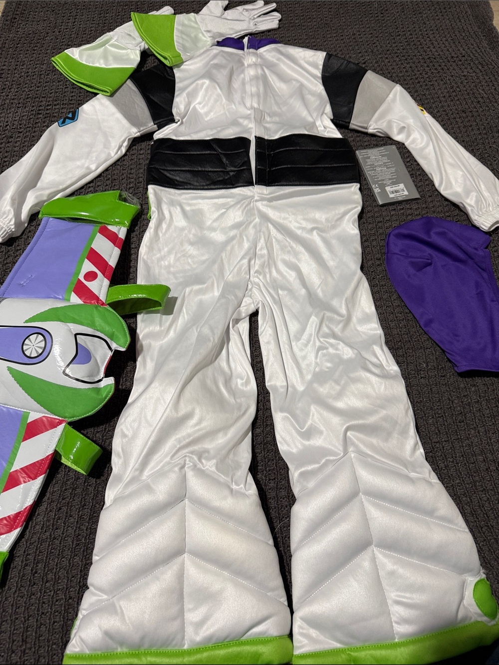 Disney Toy Story Buzz Lightyear Space Hero Costume with Wing Pack - Picture 2 of 9